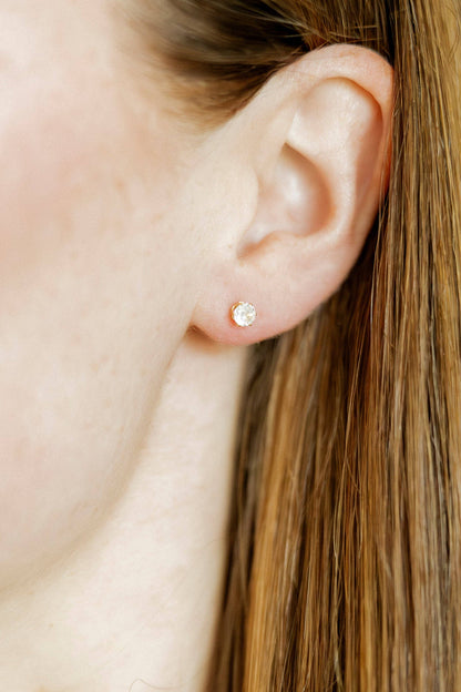 Helen Gold Screwback Stud Earrings