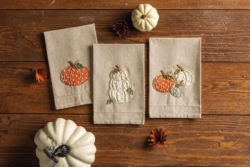 Mud Pie Pumpkin French Knot Towels