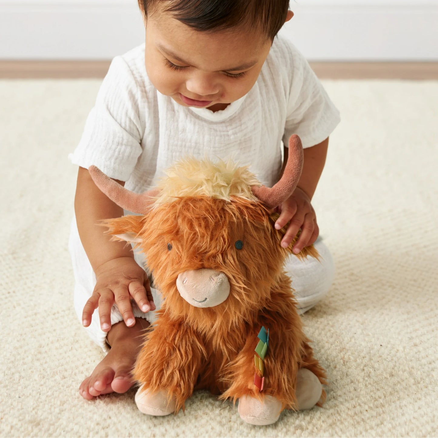 Itzy Ritzy Sweet Snuggles Plush - Wyatt the Highland Cow