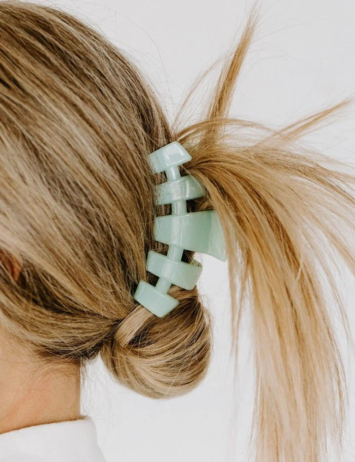 Classic Hair Clip | Medium | Almond Beige
