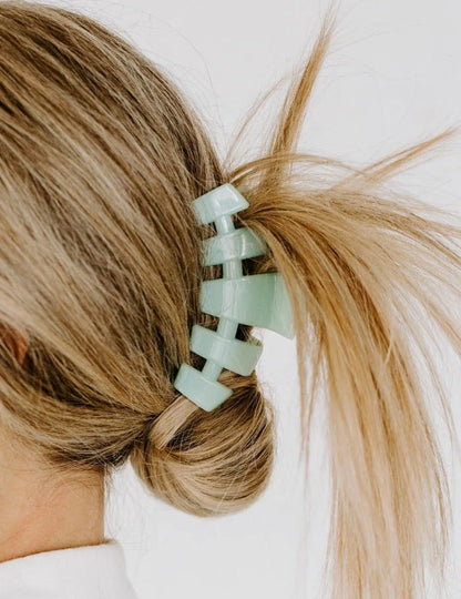 Classic Hair Clip | Medium | Almond Beige